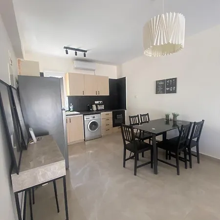 Mari House-close To The דירה Paphos
