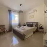 Mari House-close To The *