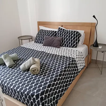 Mari House-close To The דירה *