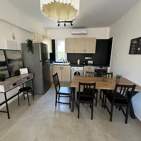 Mari House-close To The *