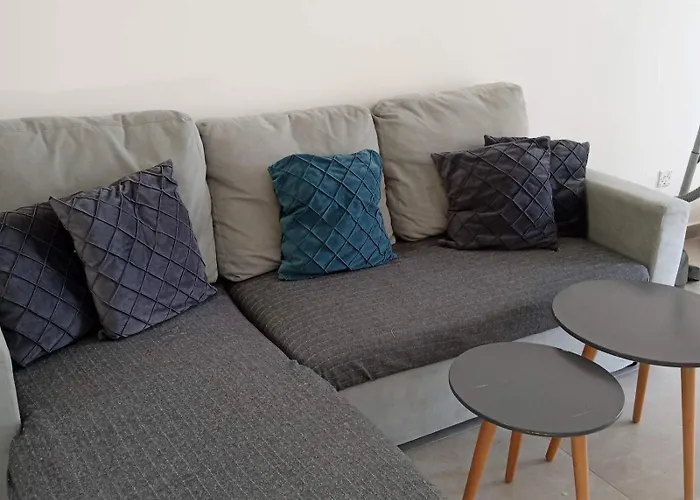 Mari House-close To The *