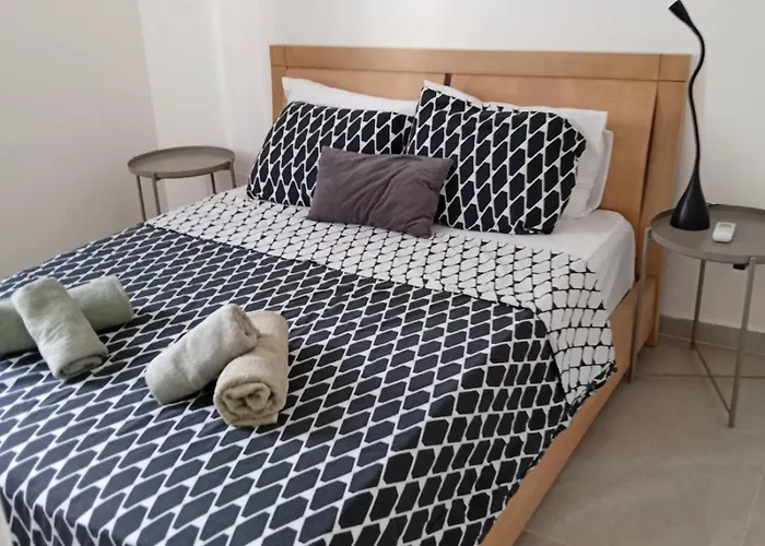 Mari House-close To The דירה *