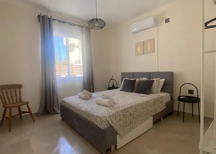 Mari House-close To The *