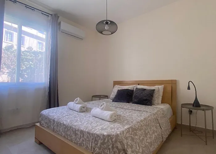 Mari House-close To The