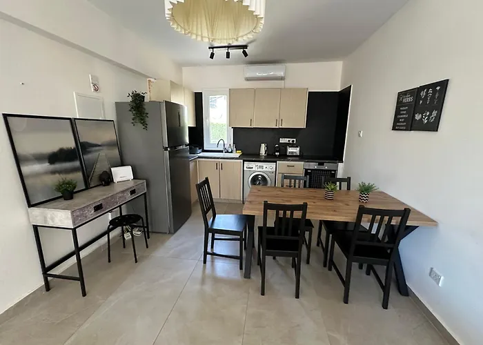 Mari House-close To The *